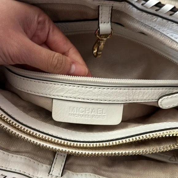 Summer Straw Michael Kors Handbag with White Leather Straps - Picture 11 of 17